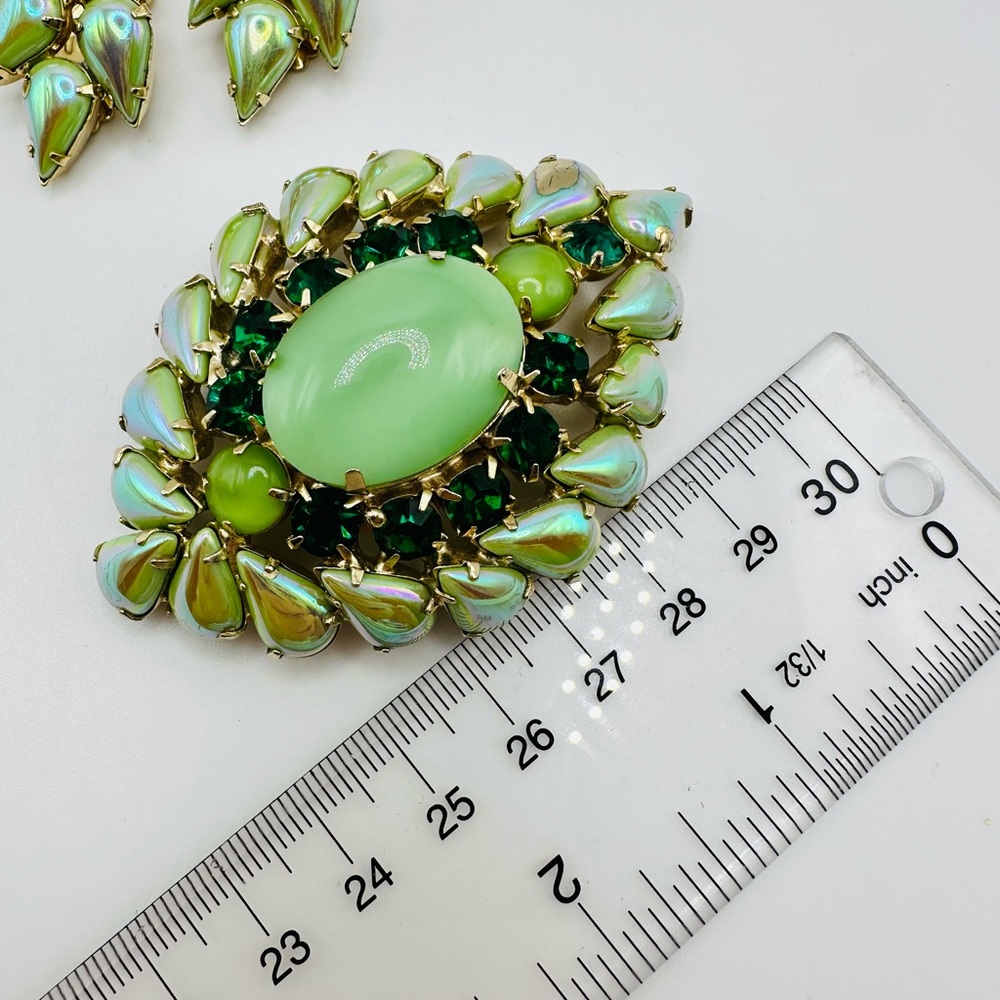 Elegant Vintage Juliana D&E Green and Gold Brooch and Earring Set - Picture 6 of 8